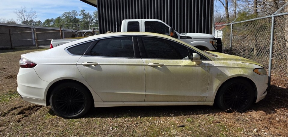 White 2014 Ford Fusion 4 daors sedan (side view)